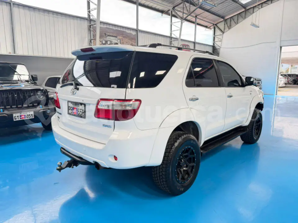 Foto 3 de Toyota Fortuner