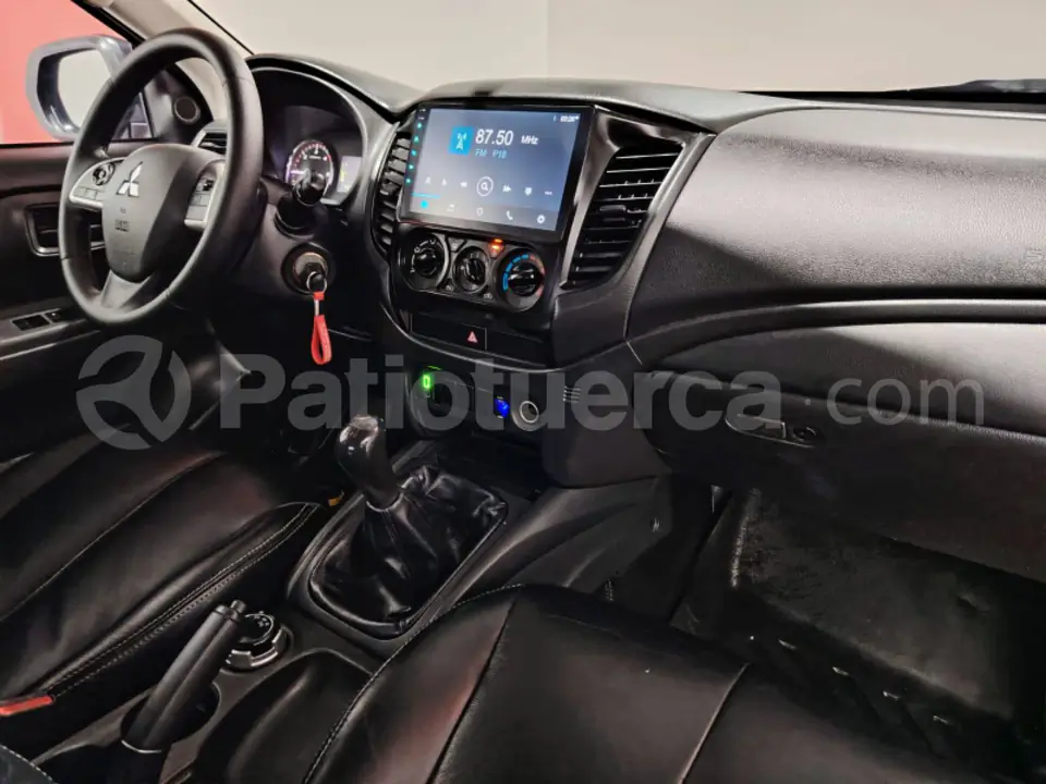 Foto 29 de Mitsubishi L200 GLX