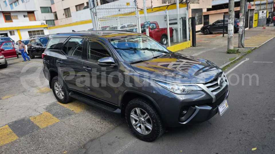 Foto 2 de Toyota New Fortuner