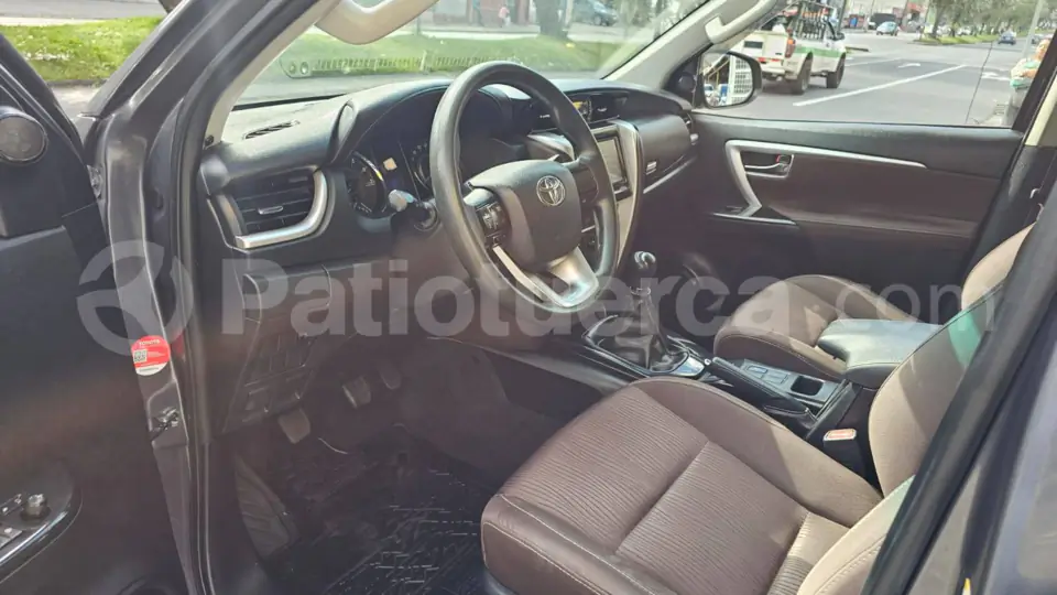 Foto 14 de Toyota New Fortuner
