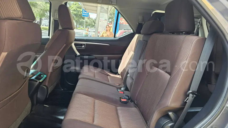 Foto 17 de Toyota New Fortuner