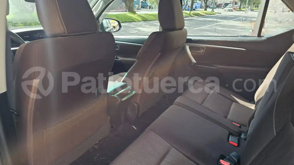 Foto 18 de Toyota New Fortuner
