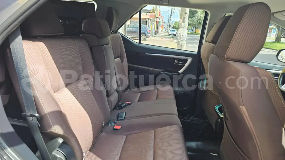 Foto 19 de Toyota New Fortuner