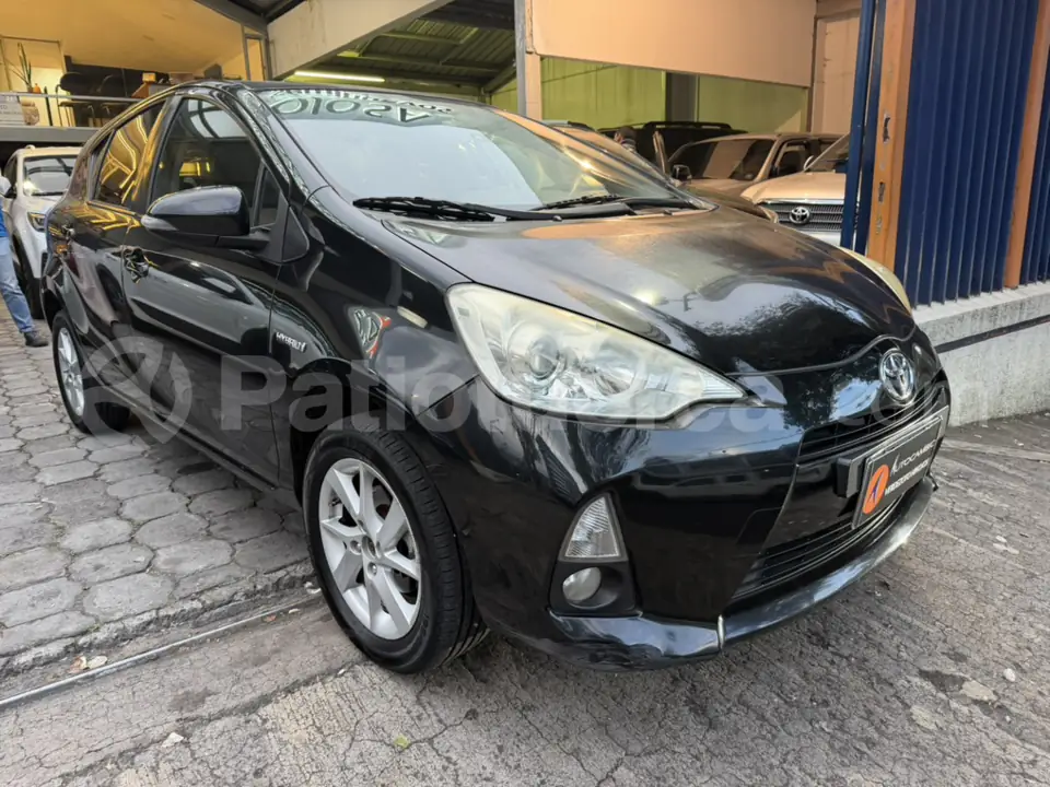 Foto 1 de Toyota Prius C Sport