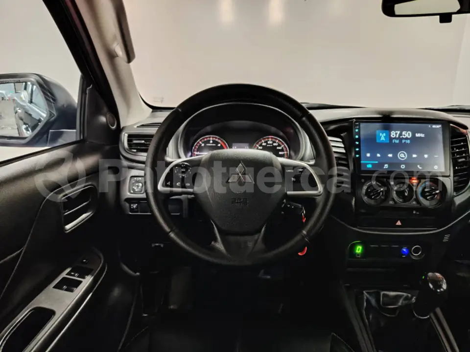 Foto 7 de Mitsubishi L200 GLX