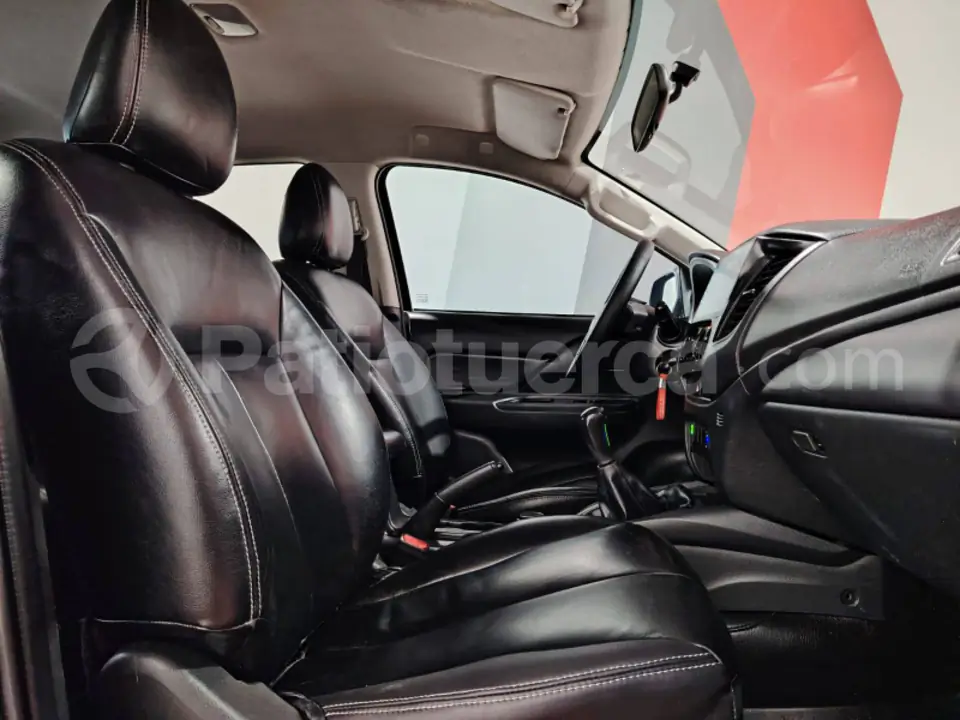 Foto 21 de Mitsubishi L200 GLX