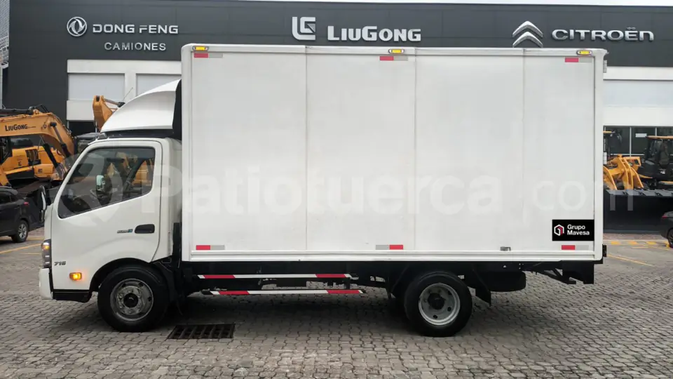 Foto 2 de Hino 716