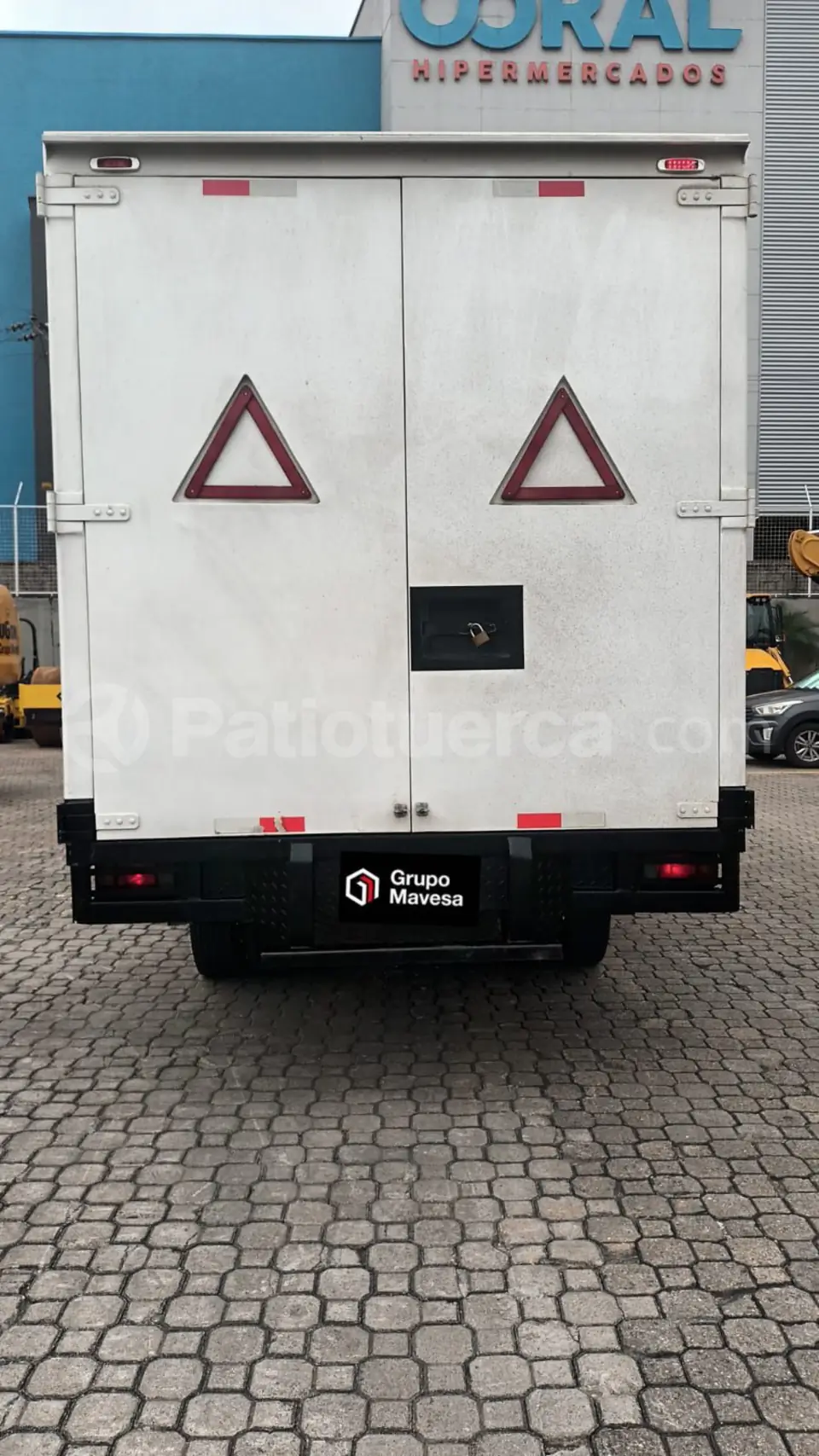Foto 4 de Hino 716