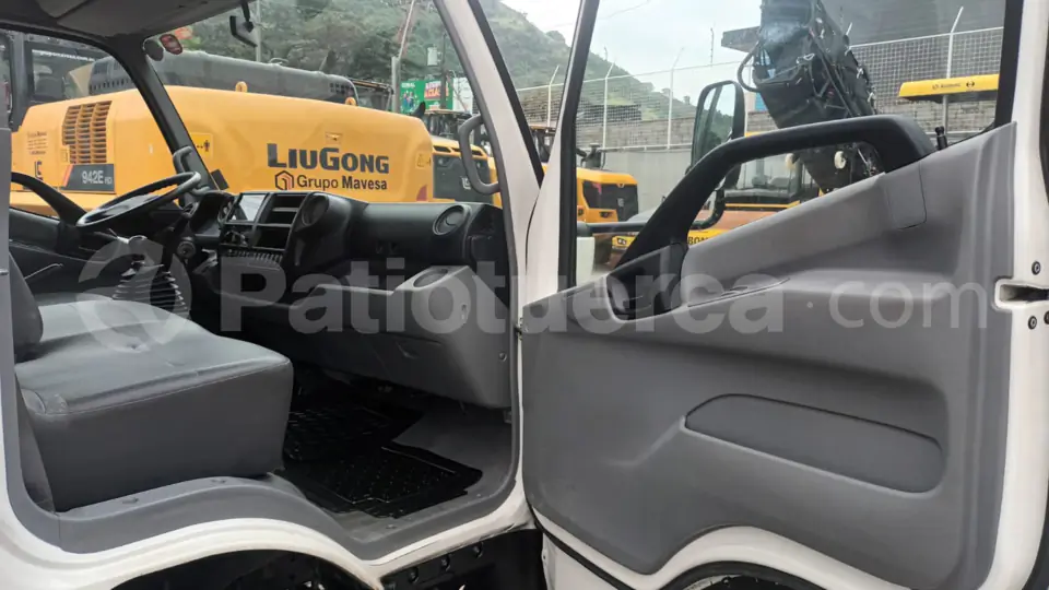 Foto 9 de Hino 716
