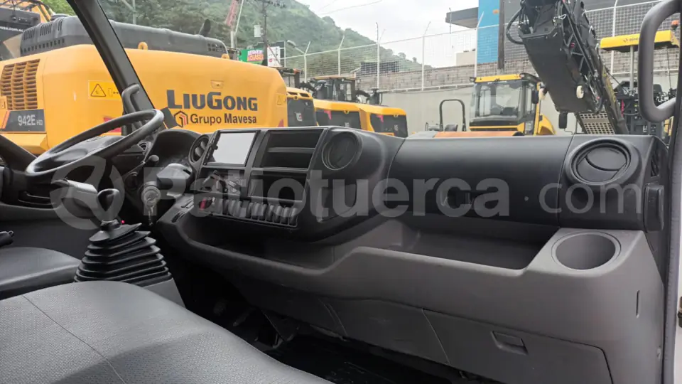 Foto 10 de Hino 716