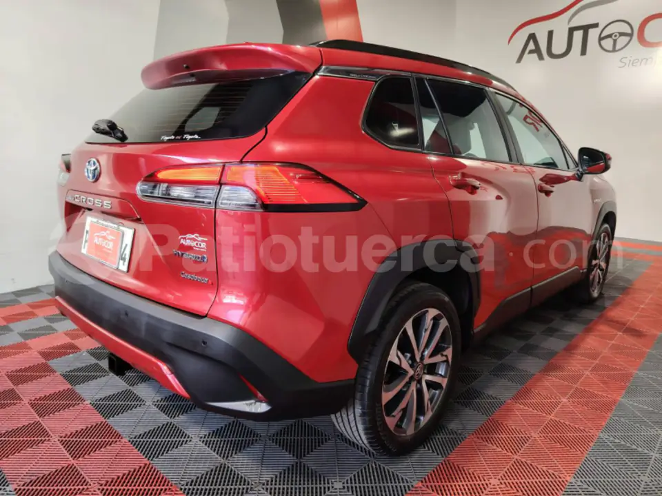 Foto 7 de Toyota Corolla Cross High
