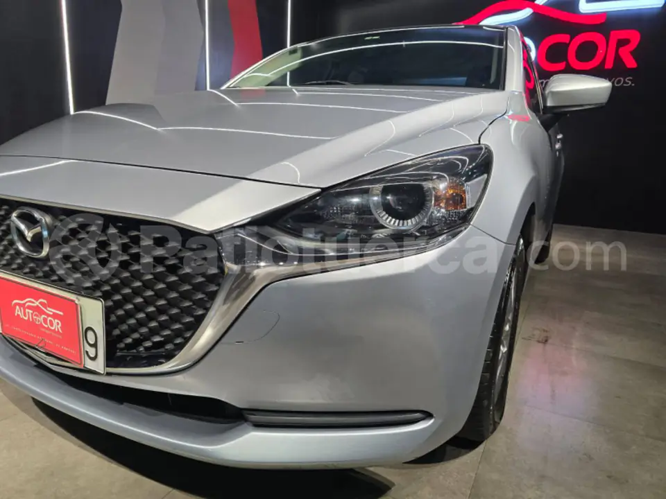 Foto 2 de Mazda 2 SDN CORE