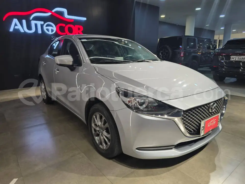 Foto 4 de Mazda 2 SDN CORE
