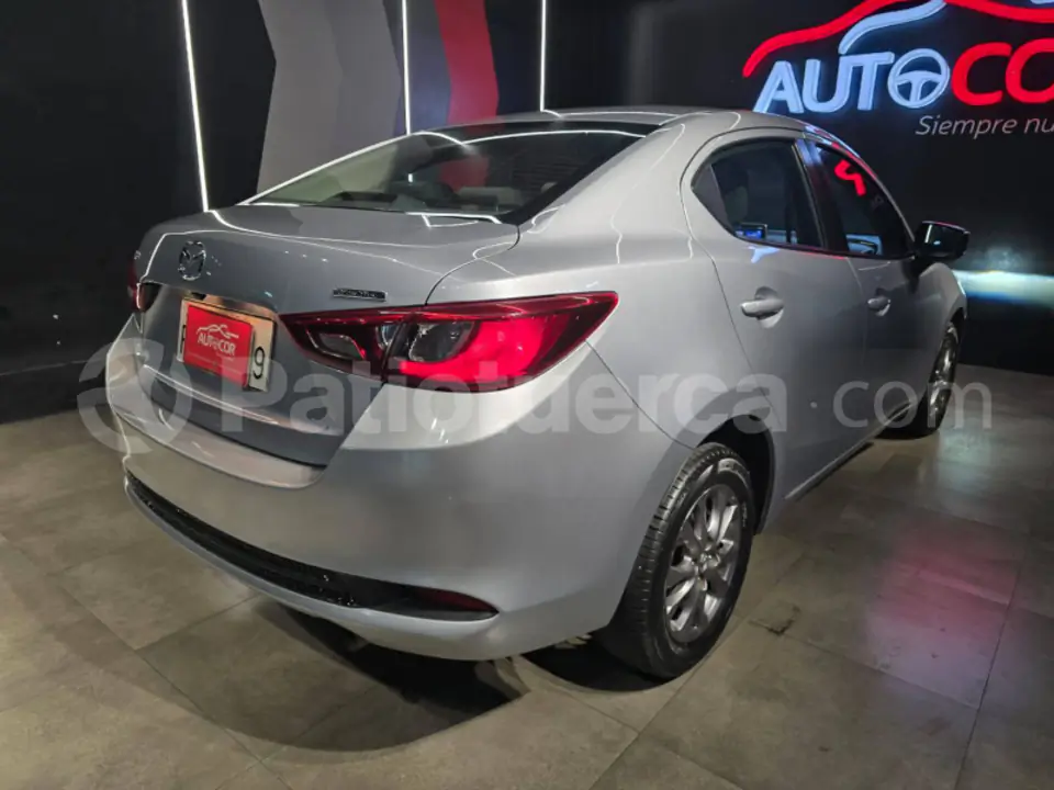 Foto 7 de Mazda 2 SDN CORE