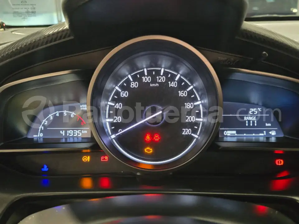 Foto 9 de Mazda 2 SDN CORE