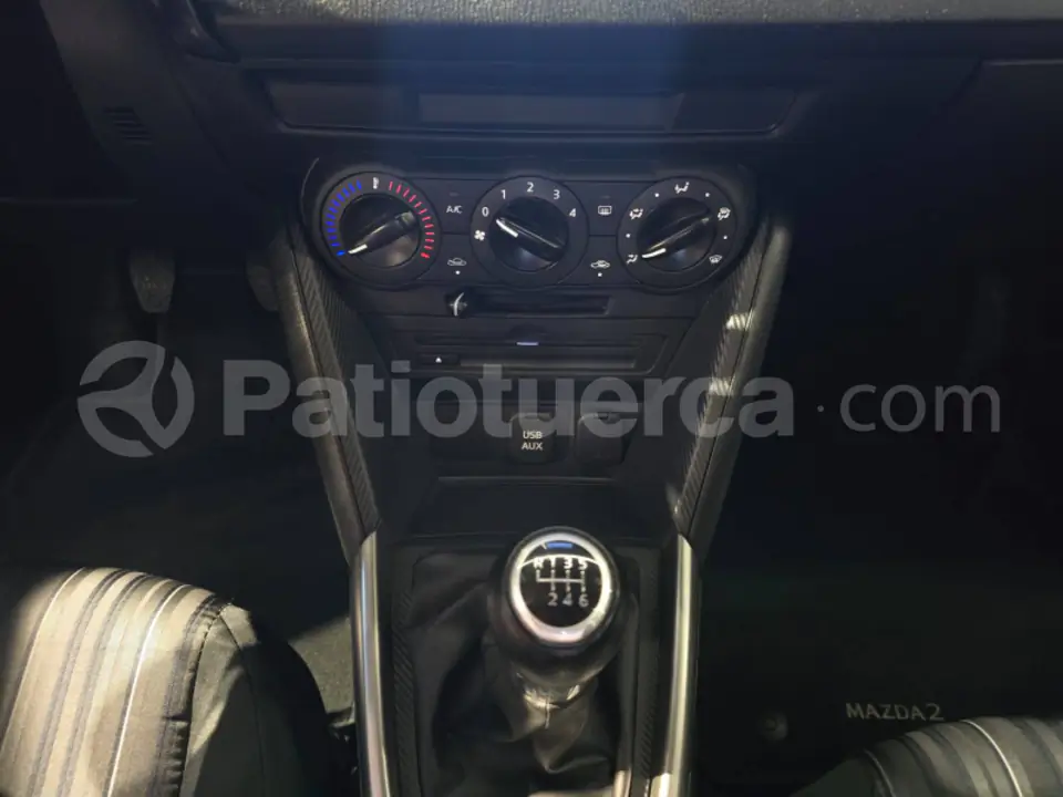 Foto 12 de Mazda 2 SDN CORE