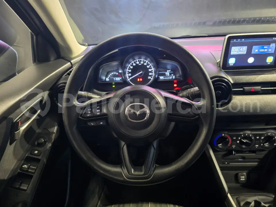 Foto 20 de Mazda 2 SDN CORE
