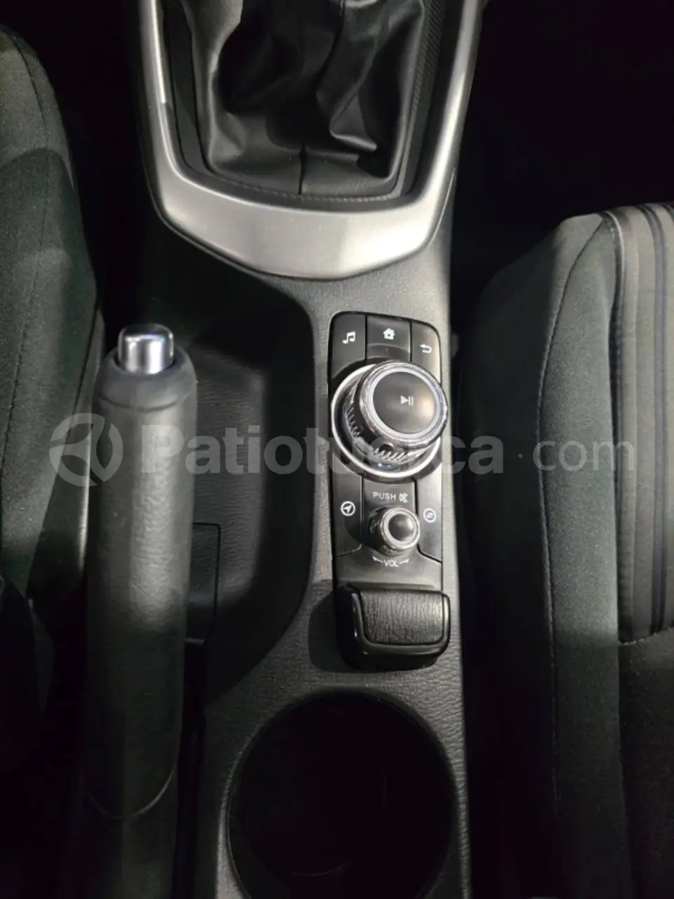 Foto 21 de Mazda 2 SDN CORE