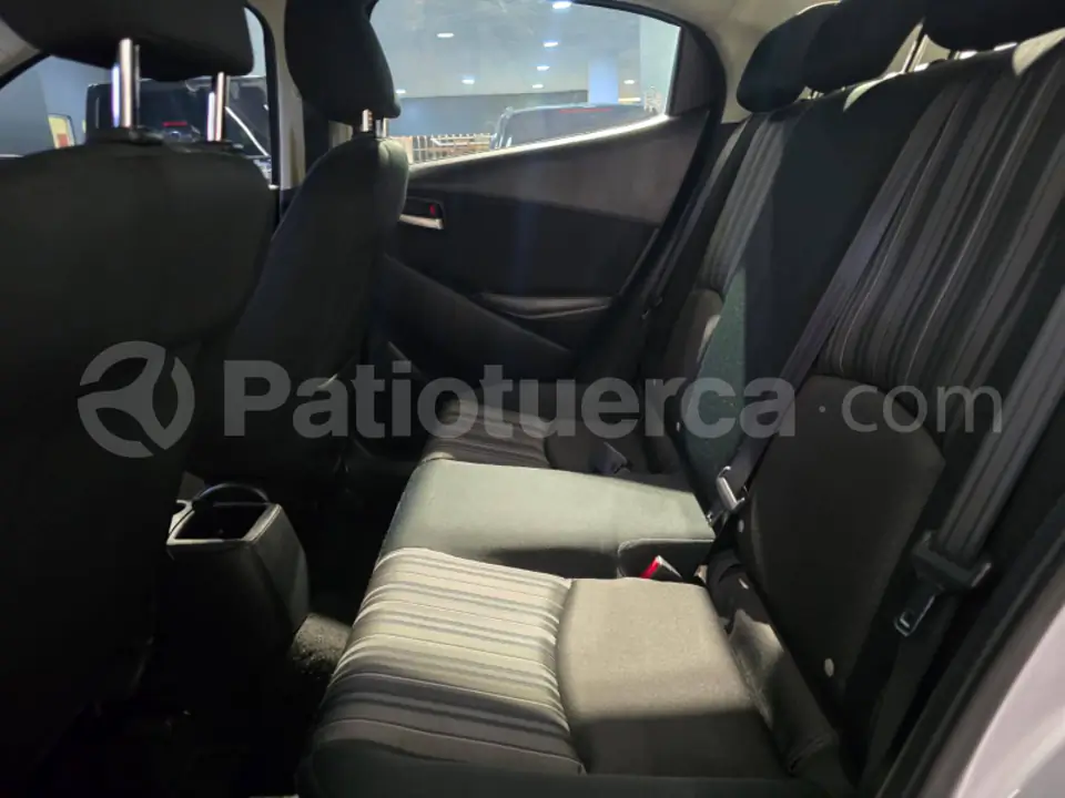 Foto 22 de Mazda 2 SDN CORE