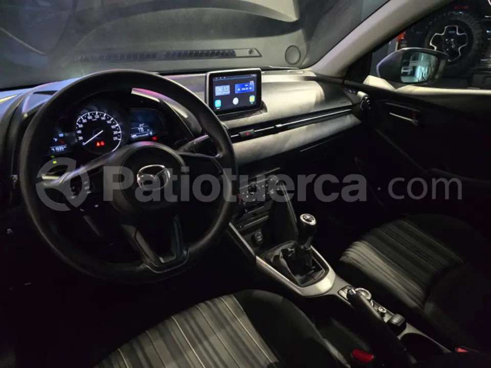 Foto 24 de Mazda 2 SDN CORE