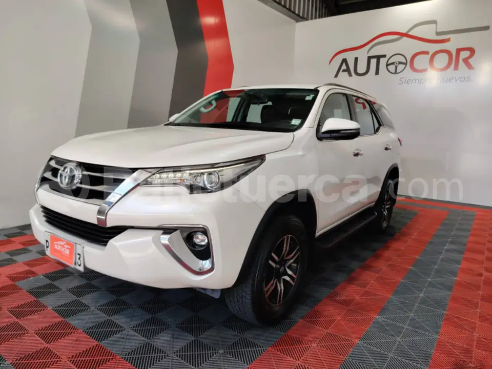 Foto 1 de Toyota New Fortuner