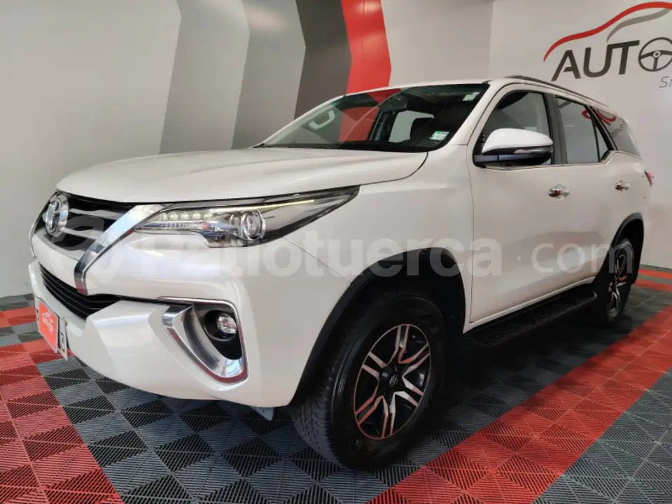 Foto 2 de Toyota New Fortuner