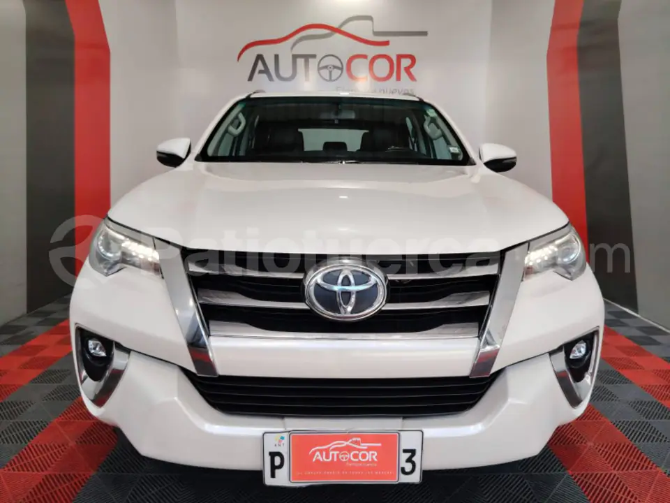 Foto 3 de Toyota New Fortuner