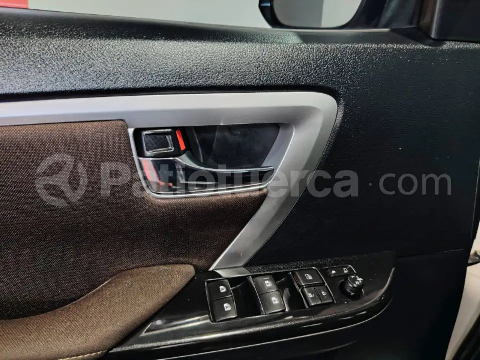 Foto 11 de Toyota New Fortuner