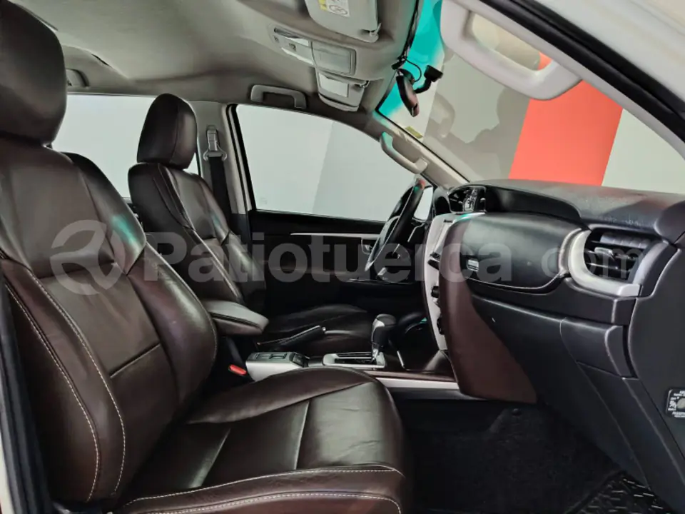 Foto 15 de Toyota New Fortuner