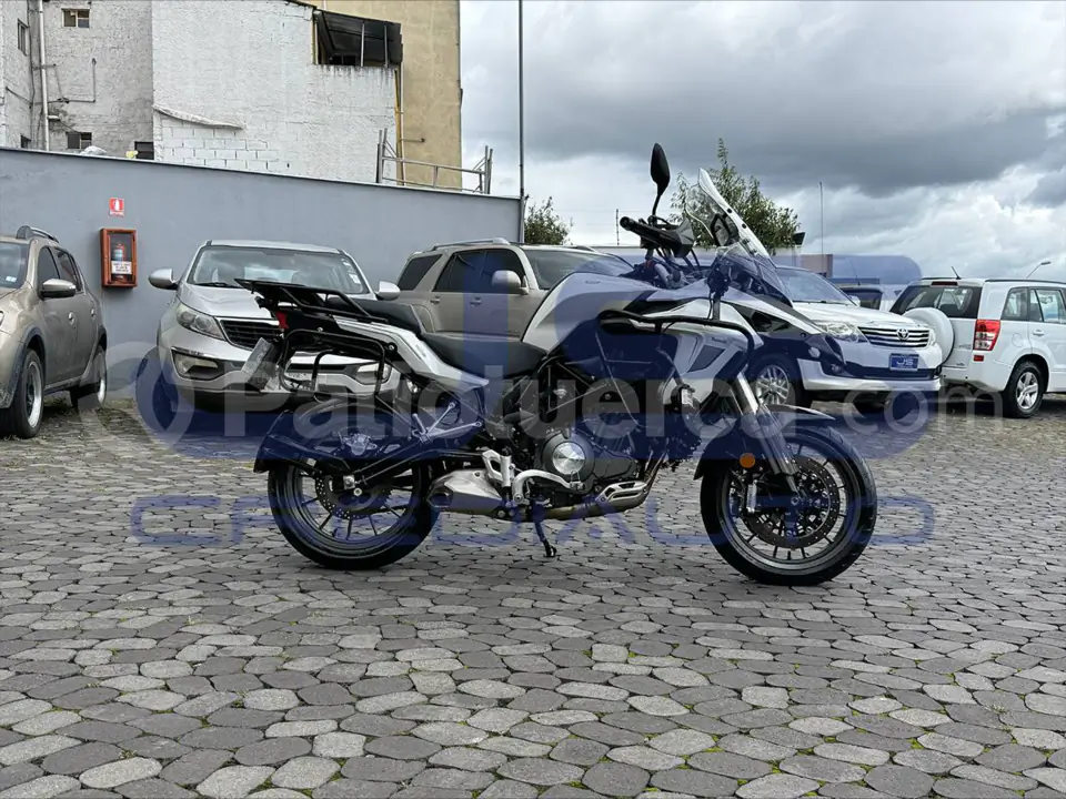 Foto 1 de Benelli TRK 502