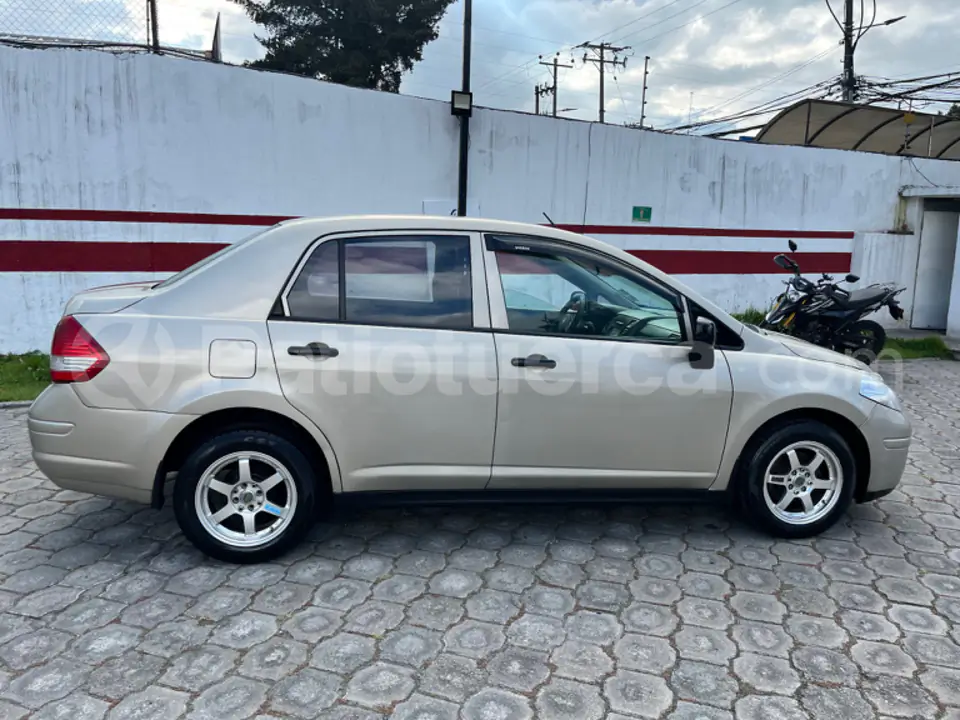 Foto 9 de Nissan TIIDA ENTRY