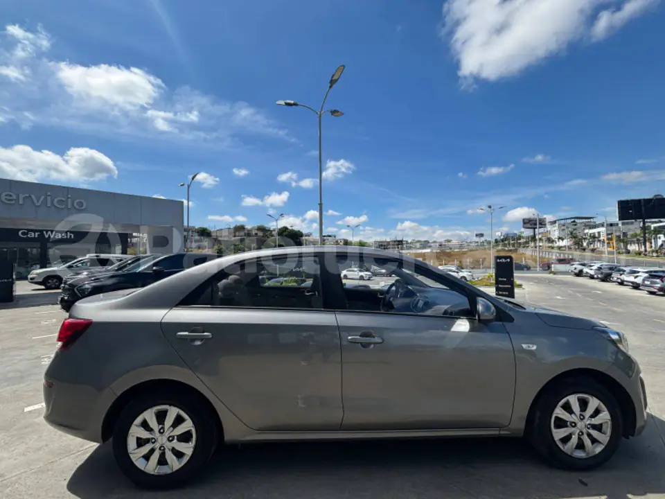 Foto 4 de Kia Soluto LX