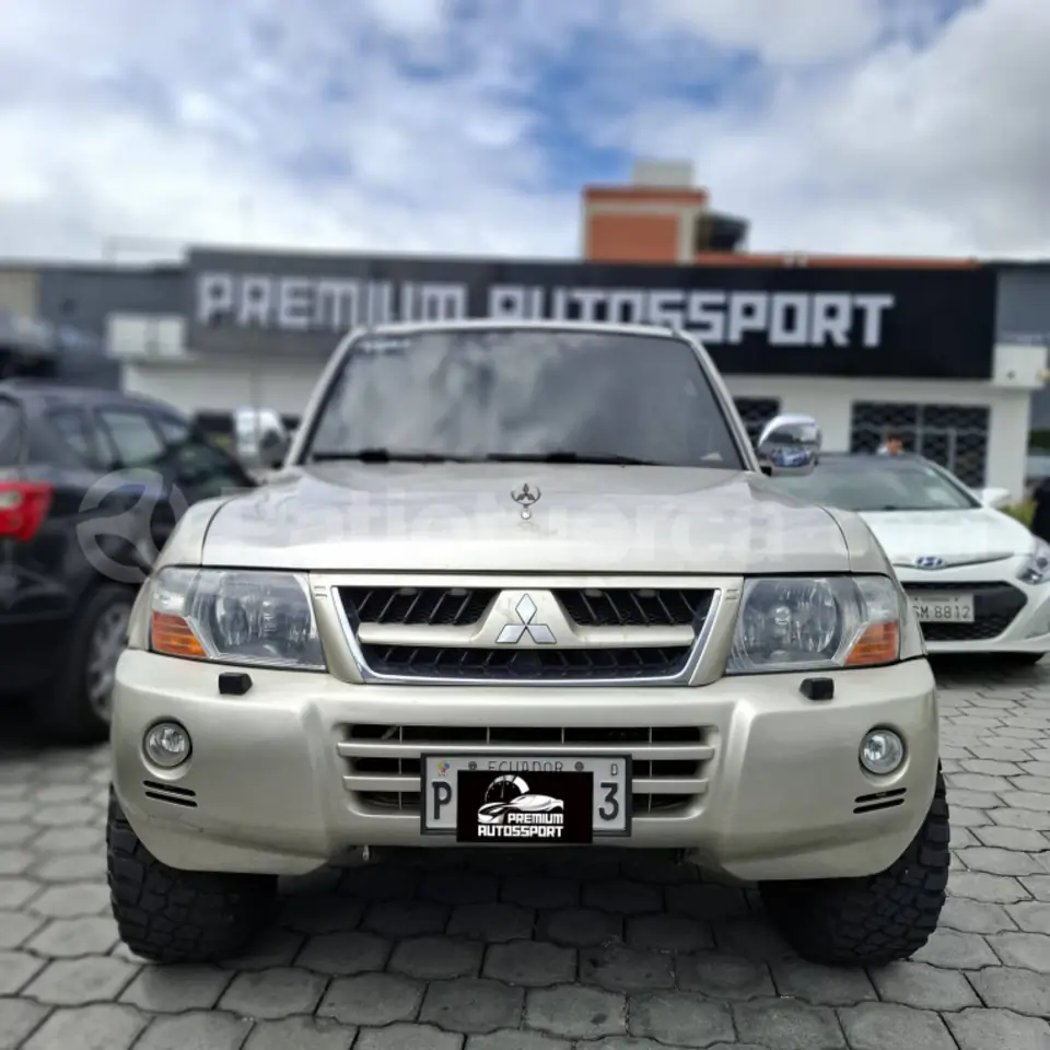 Foto 2 de Mitsubishi Montero Blister