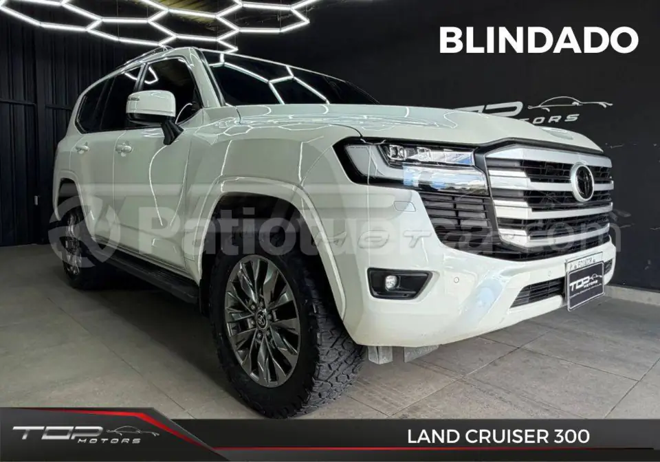 Foto 1 de Toyota Land Cruiser 300