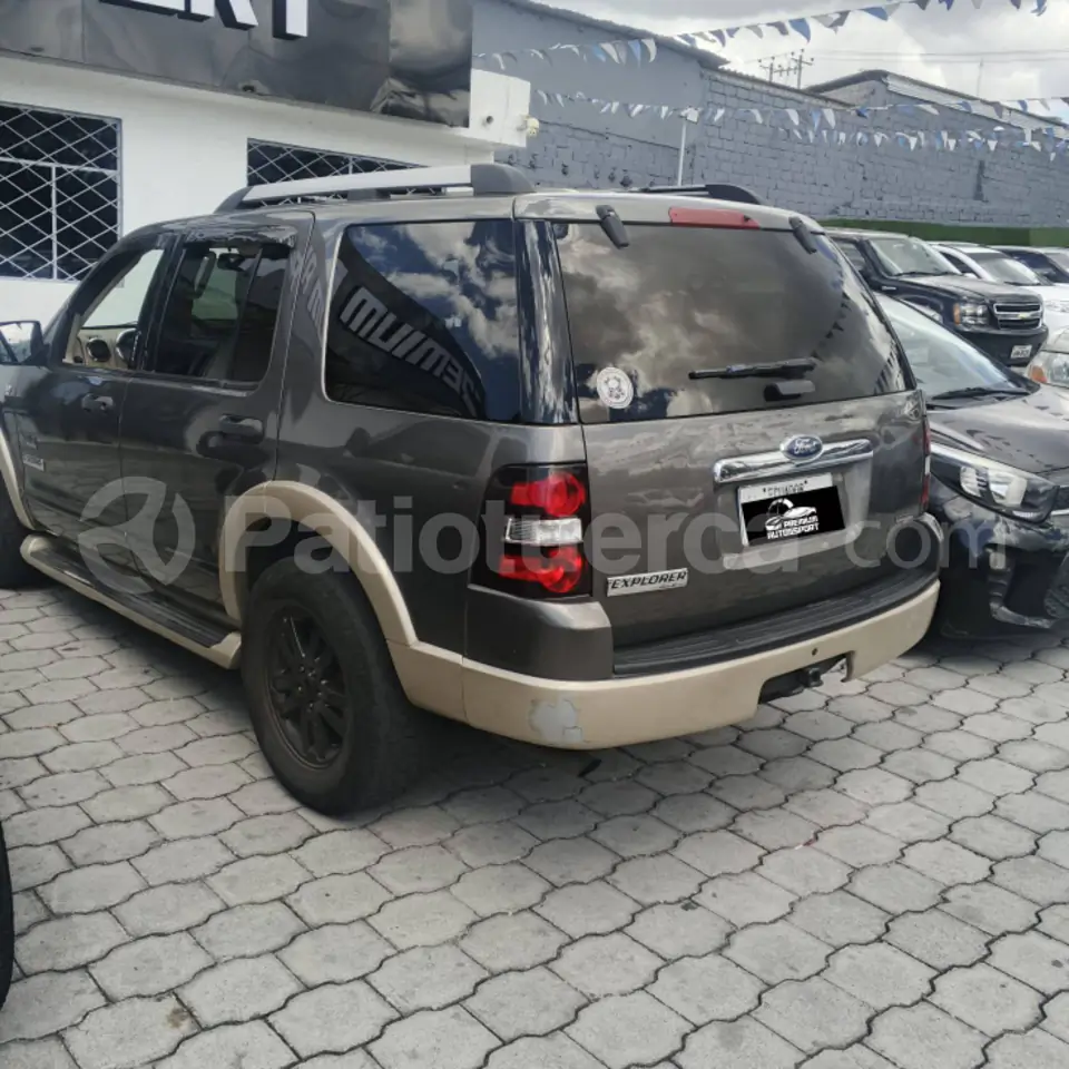 Foto 9 de Ford Explorer Eddie Bauer