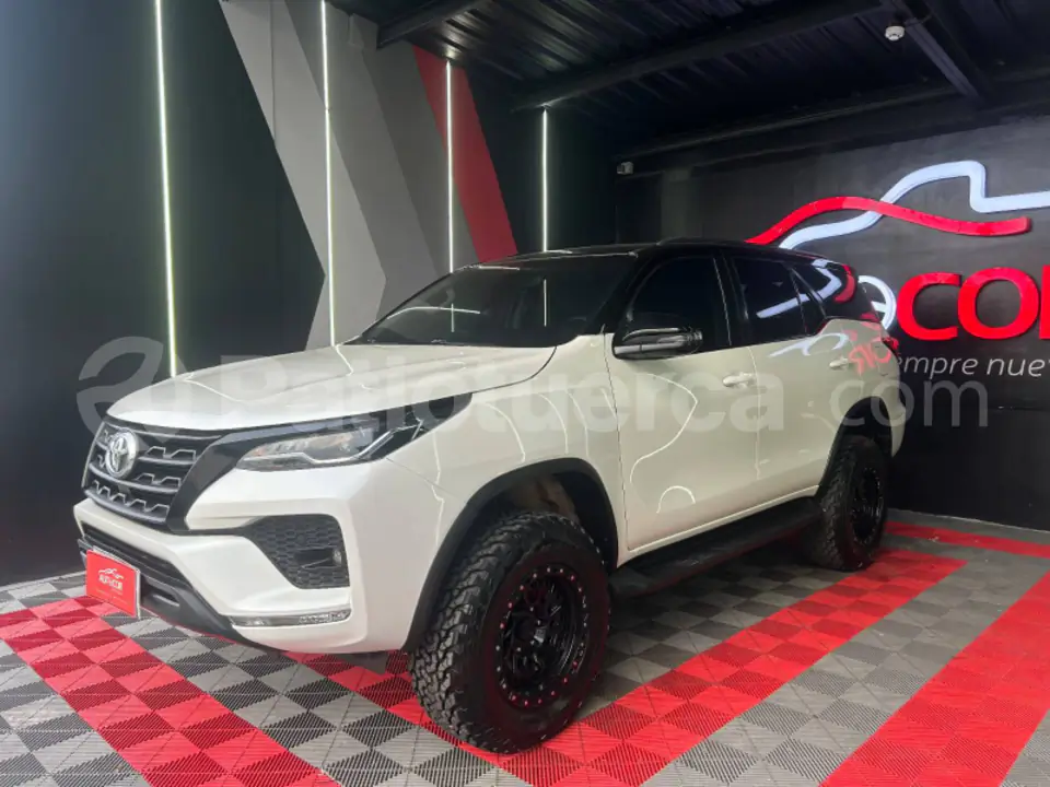 Foto 1 de Toyota New Fortuner