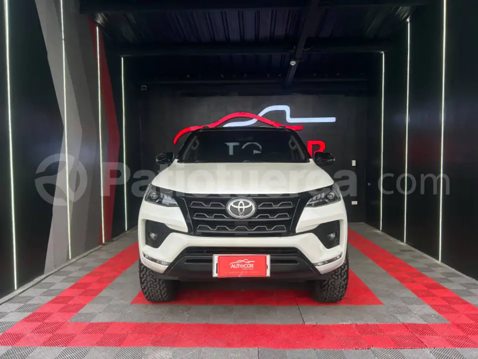 Foto 3 de Toyota Fortuner