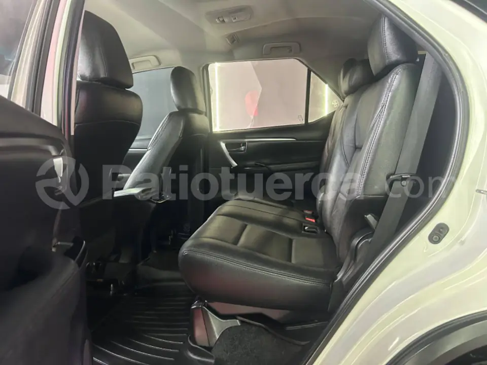 Foto 9 de Toyota Fortuner
