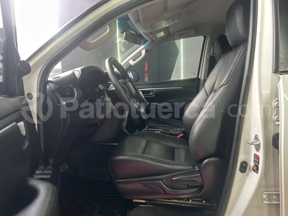 Foto 10 de Toyota Fortuner