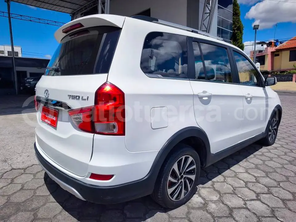 Foto 4 de Shineray MPV 750