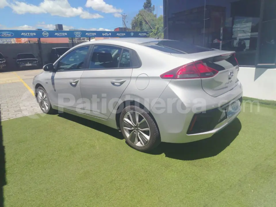 Foto 5 de Hyundai Ioniq Hybrid