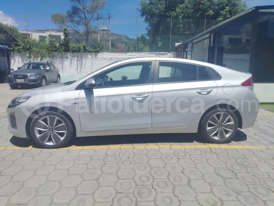 Foto 7 de Hyundai Ioniq Hybrid