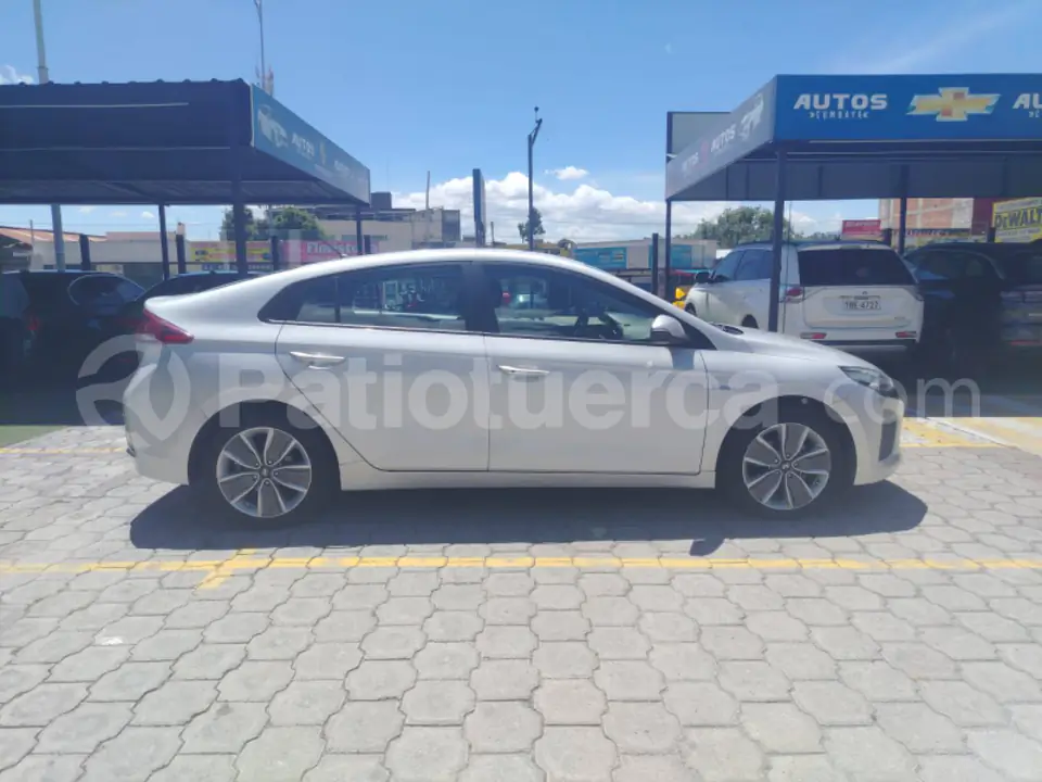 Foto 8 de Hyundai Ioniq Hybrid