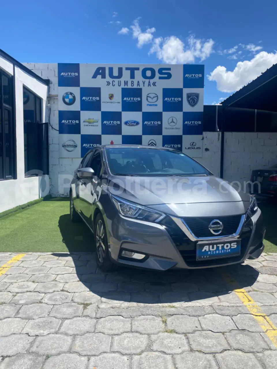 Foto 2 de Nissan VERSA ADVANCE