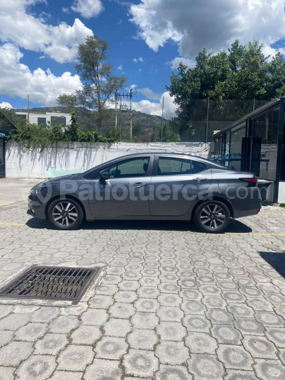 Foto 7 de Nissan VERSA ADVANCE
