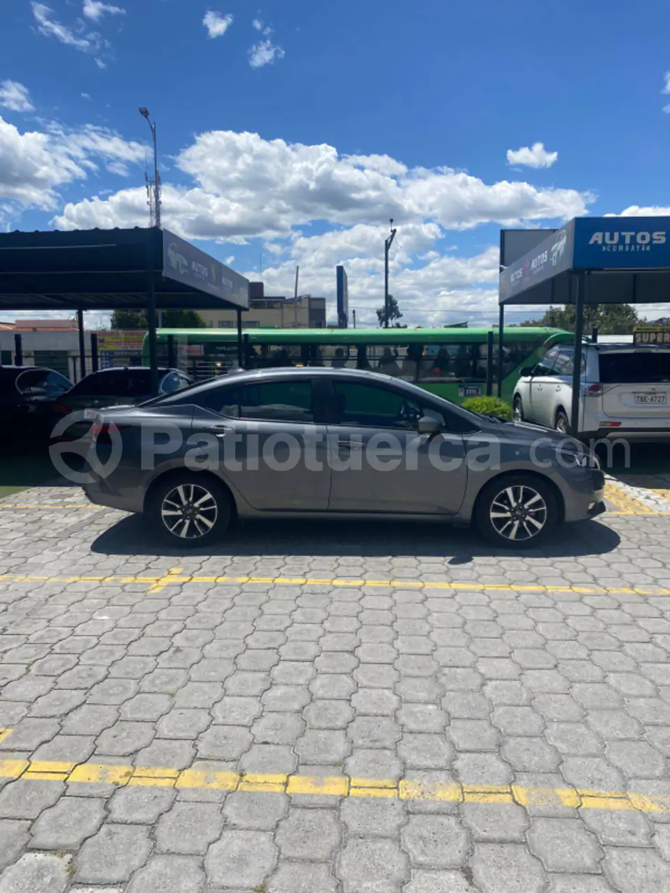 Foto 8 de Nissan VERSA ADVANCE