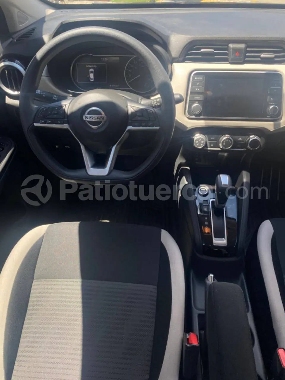 Foto 10 de Nissan VERSA ADVANCE