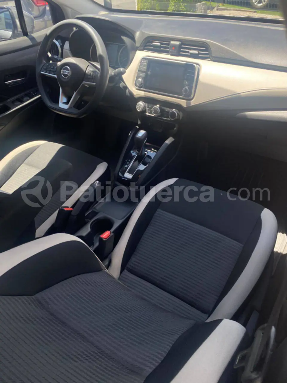 Foto 11 de Nissan VERSA ADVANCE