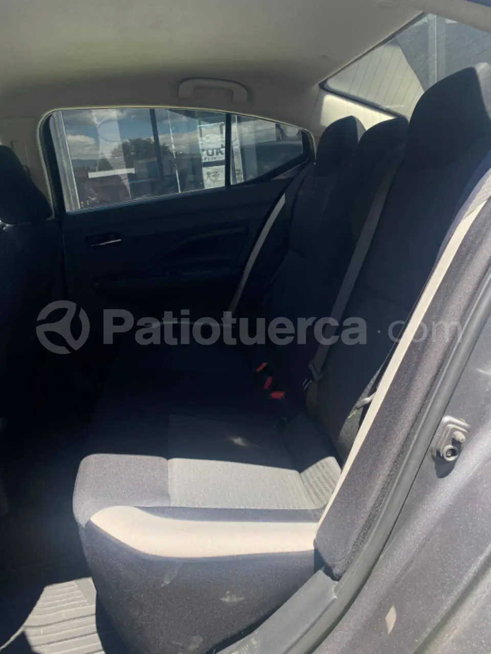 Foto 13 de Nissan VERSA ADVANCE