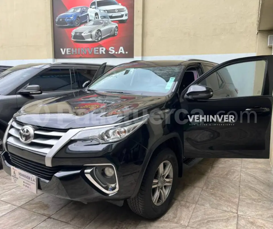 Foto 2 de Toyota New Fortuner